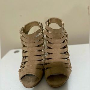 Brown heels size 9 in a half medium women